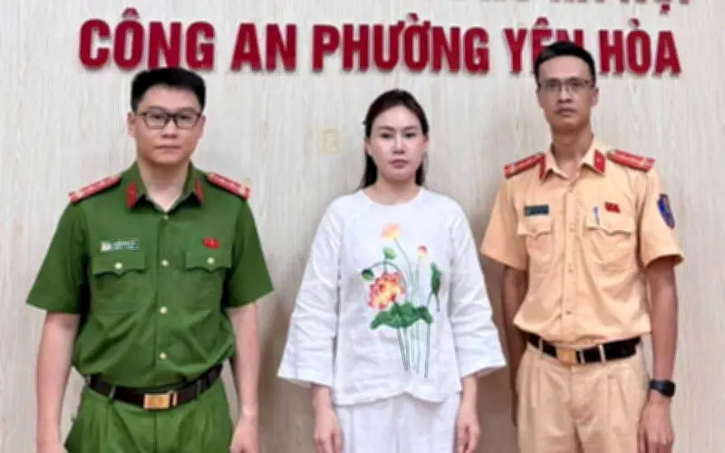 Hà Nội: Xác định danh tính người phụ nữ chửi bới, tát tài xế ô tô sau va chạm giao thông