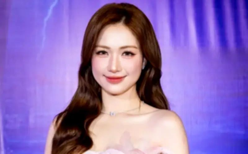 Hòa Minzy diện váy hồng pastel, hội ngộ Nguyễn Văn Chung tại sự kiện