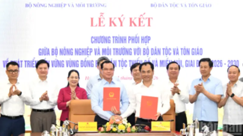 Hai bộ ký kết phối hợp phát triển vùng dân tộc thiểu số và miền núi