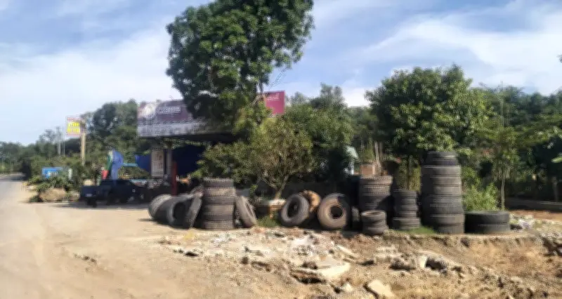 Hai hộ dân con ăn, ngủ 50m mặt bằng níu tiến độ đường tránh Đông Hà