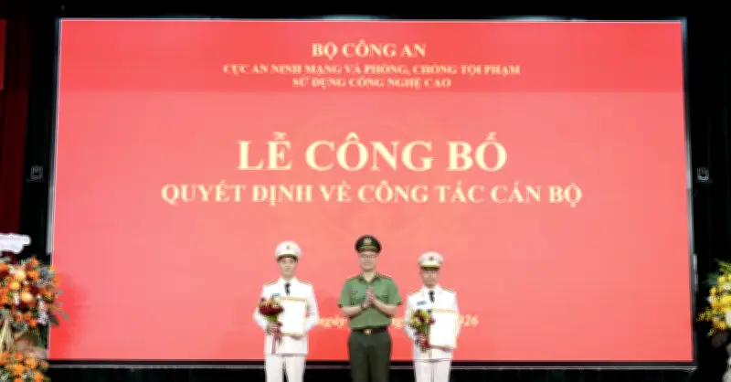 Hai lãnh đạo FPT Telecom được phong hàm thượng tá Công an