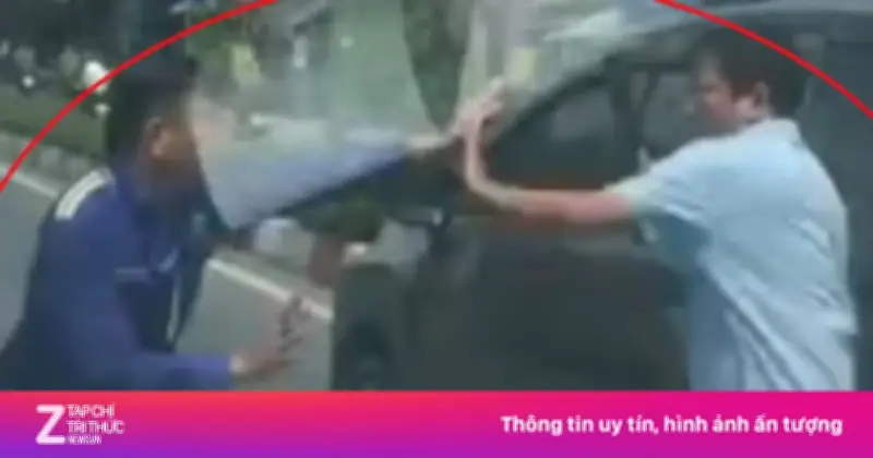 Hai người đàn ông dừng ô tô giữa đường Phạm Văn Đồng để đánh nhau
