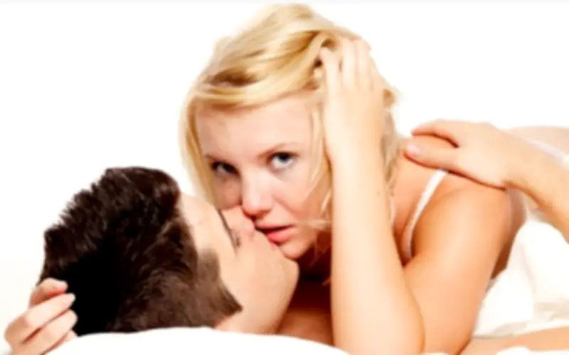 Hai năm ngủ riêng, chồng chỉ gần gũi khi say