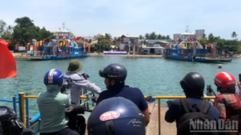 Hai phà mới 25 tỷ đồng hỏng sau chưa đầy một tháng, dân xã đảo Tam Hải lại 'lụy đò'