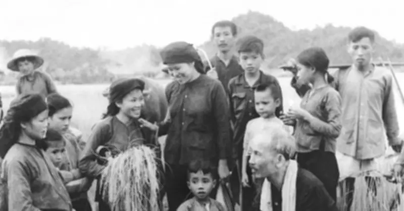 Học Bác: Tự soi, tự sửa mình để hoàn thiện bản thân