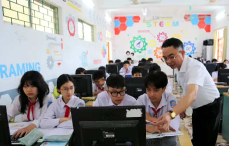 Hải Phòng ưu tiên nguồn lực giúp học sinh làm chủ kỹ năng số và ngoại ngữ