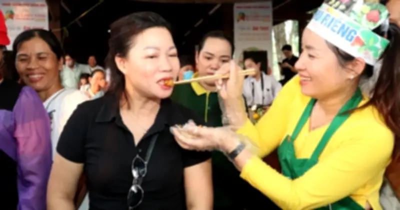 Hội thi ẩm thực 'Hương vị 3 miền' thu hút hàng ngàn người tại Lễ hội quả điều vàng