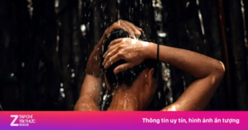 Hiểu đúng về tắm đêm gây đột quỵ: Bác sĩ nói gì?
