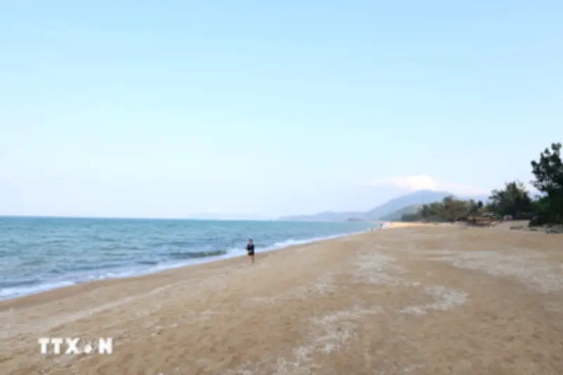 Hàm Rồng - Bãi biển hoang sơ nổi tiếng xứ Huế