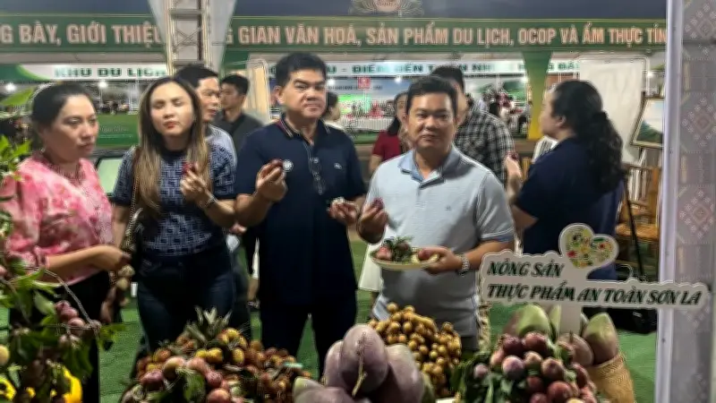 Hơn 300 tấn mận hậu Sơn La đầu mùa đổ bộ TP.HCM, giá giảm 50%
