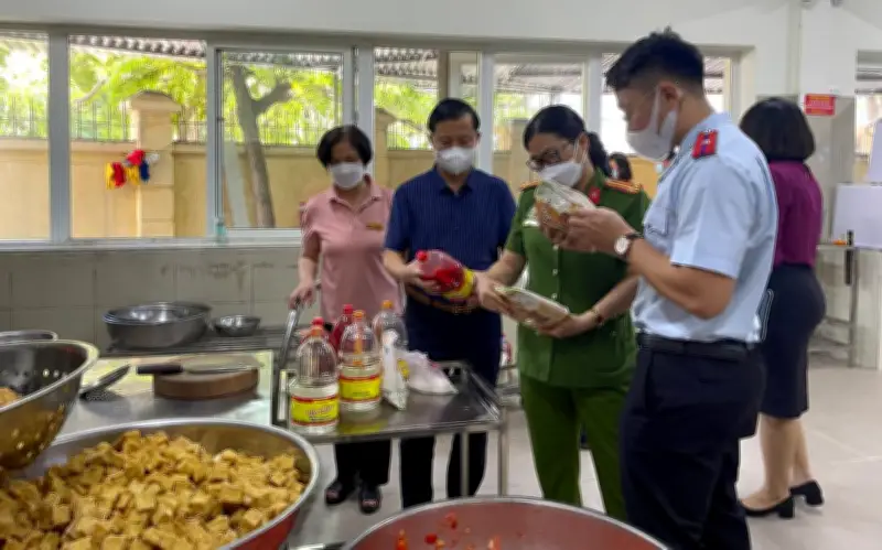 Hơn 5.700 cơ sở vi phạm an toàn thực phẩm trong Tháng hành động