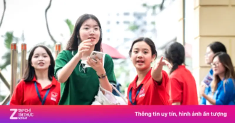 Hơn 6.000 thí sinh đổ về hai trường chuyên, đường Nguyễn Trãi ùn ứ