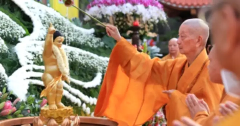 Hướng dẫn nghi thức tắm Phật tại nhà đúng cách trong mùa Phật đản