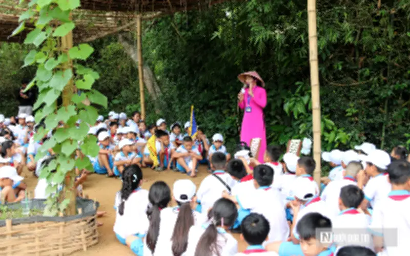 Hàng nghìn học sinh về quê Bác trong dịp tháng 5 lịch sử