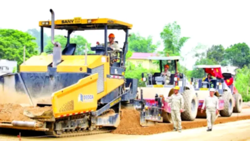 Hàng nghìn kỹ sư, công nhân miệt mài thi công các dự án giao thông trọng điểm