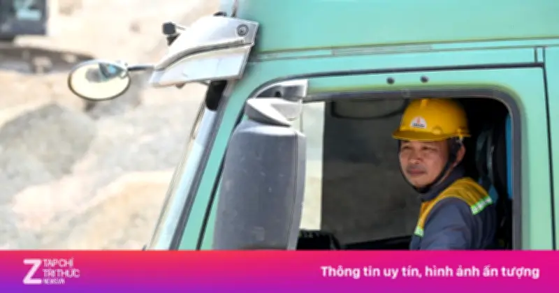 Hàng nghìn người đổ xô đăng ký việc làm tại Khu đô thị Thể thao Quốc tế Hà Nội