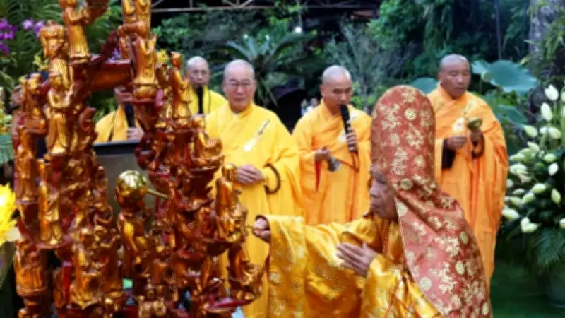 Hàng nghìn Phật tử tham gia lễ Mộc dục và rước Phật tại Huế