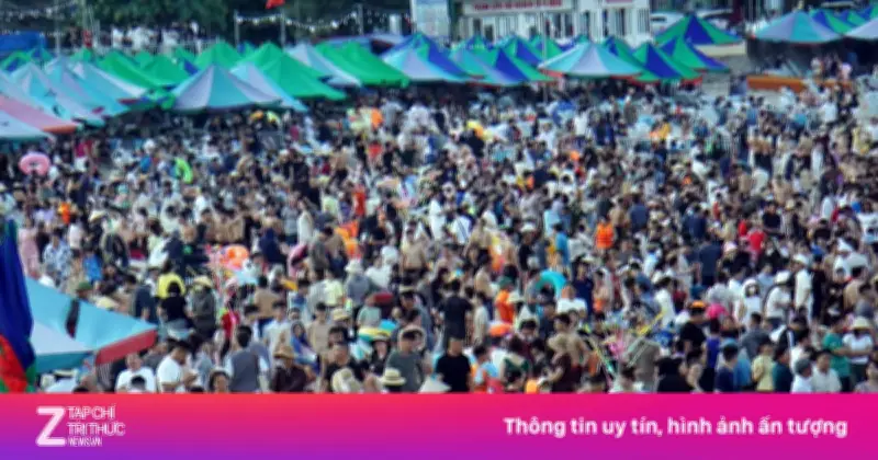 Hàng vạn du khách đổ về biển Đồ Sơn trong ngày 30/4