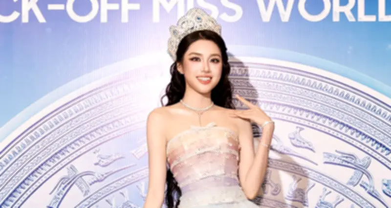 Hành động tinh tế của Hoa hậu Phương Oanh khiến người hâm mộ ngưỡng mộ