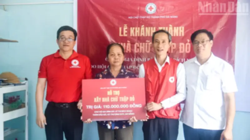 Hành trình nhân ái vì cộng đồng: Trao nhà, học bổng và xe đạp cho học sinh nghèo