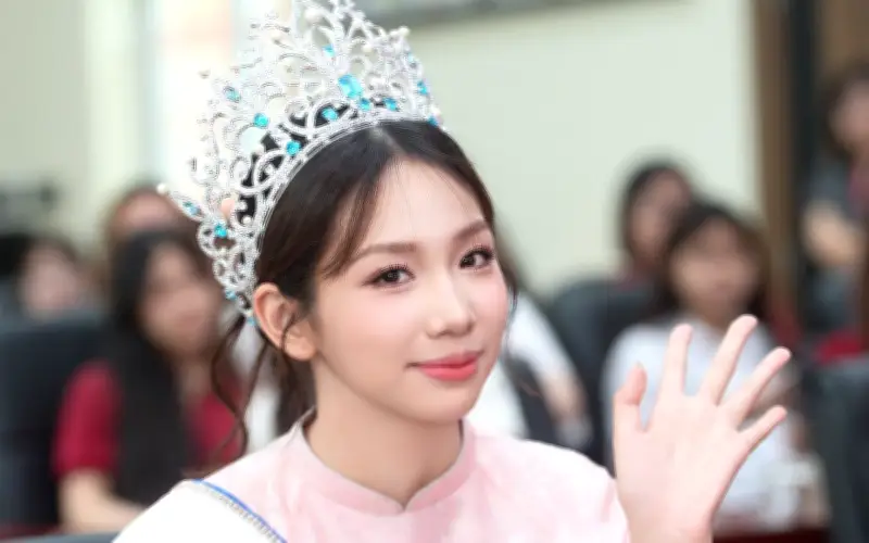 Hoa hậu Gen Z Hà Linh gây chú ý với phong cách thời trang độc đáo