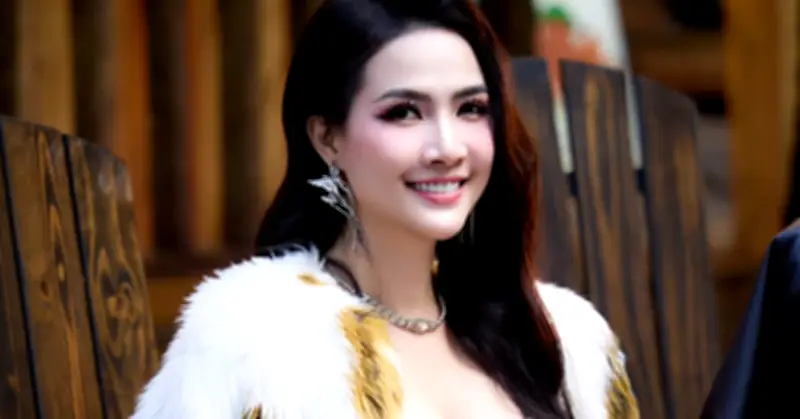 Hoa hậu Phan Thị Mơ ở tuổi 36 vẫn độc thân, tự tin sắc vóc và vai trò người mẹ