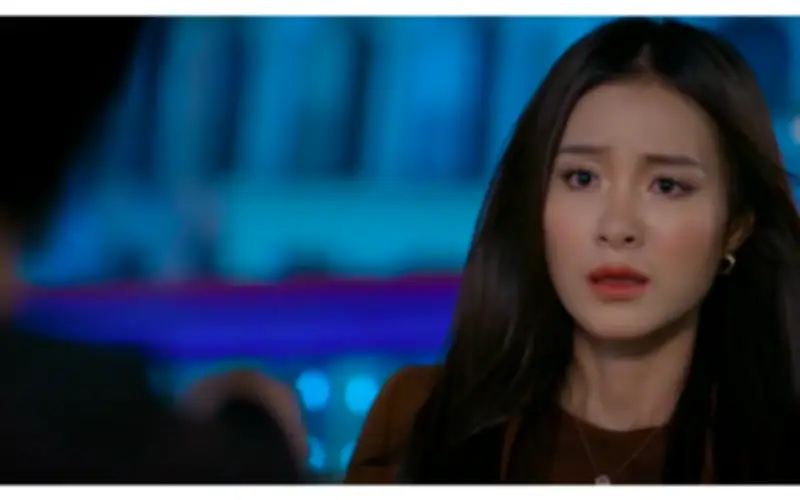 Hoa hậu Vi Minh sụp đổ hình ảnh ngay trong cuộc họp báo