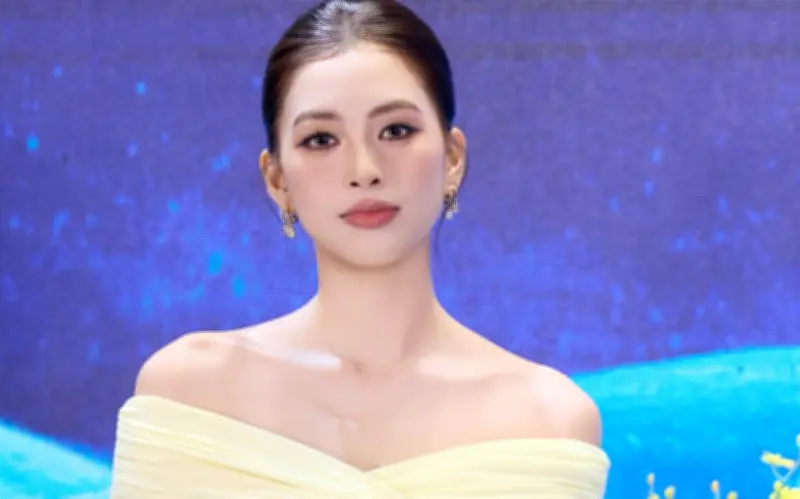 Hoa hậu Việt bị gọi là 'bình hoa di động', phản ứng khiến nhiều người bất ngờ