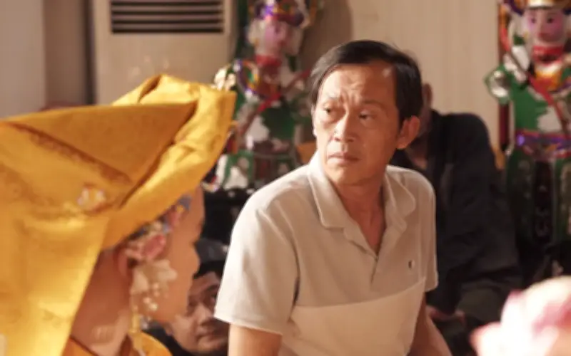 Hoài Linh tái xuất màn ảnh rộng với vai thầy đồng trong 'Người Được Chọn'