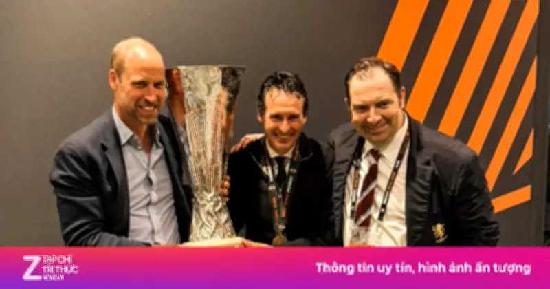 Hoàng tử William ăn mừng chức vô địch cùng Aston Villa