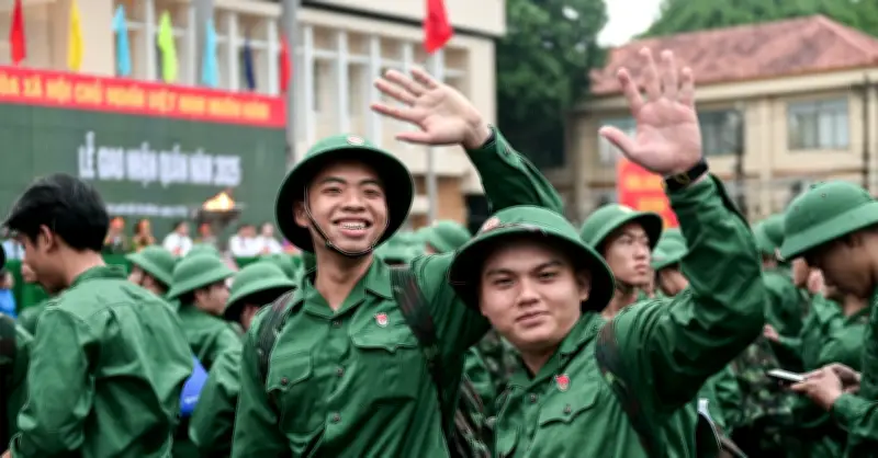 Đi bộ đội rồi học đại học có được tính thời gian công tác đóng BHXH?