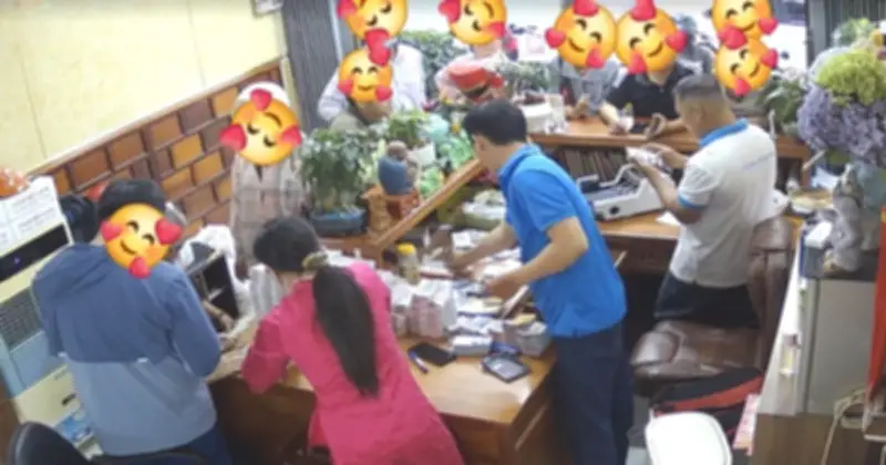 Đại lý vé số Cần Thơ đổi thưởng hơn 3,6 tỉ đồng, khách vây kín gây sốt