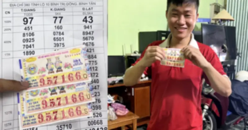 Đại lý vé số TP.HCM đổi thưởng 10 tỉ đồng cho khách trúng độc đắc