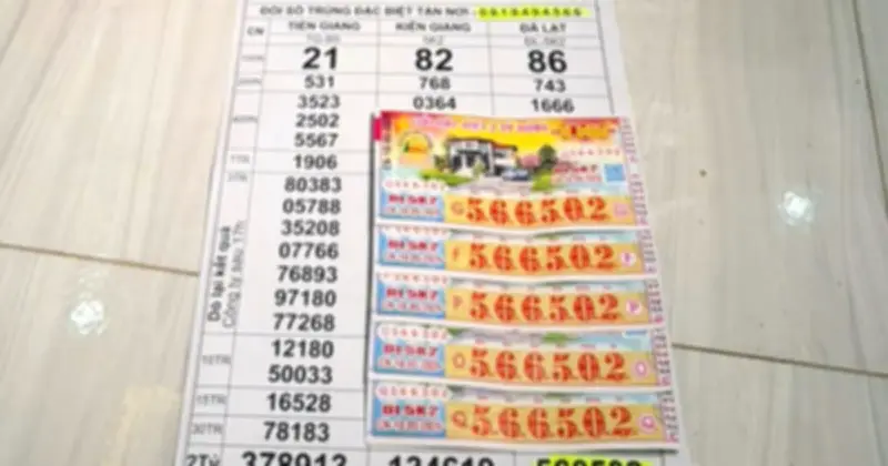 Đại lý Vĩnh Long đổi thưởng 5 tờ vé số trúng độc đắc 10 tỉ đồng
