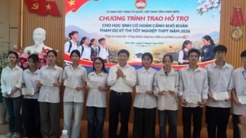Điện Biên hỗ trợ 619 học sinh nghèo trước kỳ thi