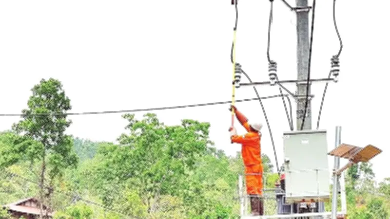 Điện lưới và sóng điện thoại về bản Tia Ma Mủ, mở ra tương lai tươi sáng