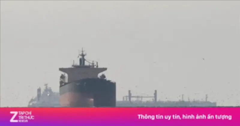 Iran cho phép 10 triệu thùng dầu qua Hormuz, giá dầu hạ nhiệt