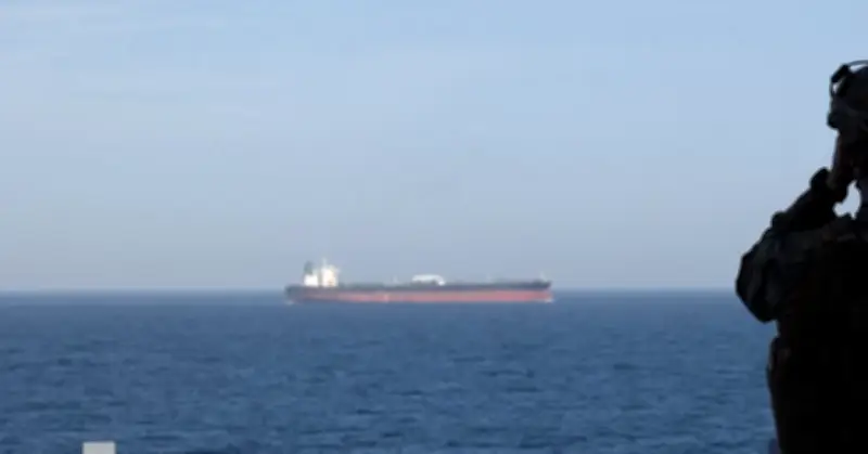 Iran cảnh báo các nước tham gia trừng phạt Tehran sẽ gặp khó ở eo biển Hormuz