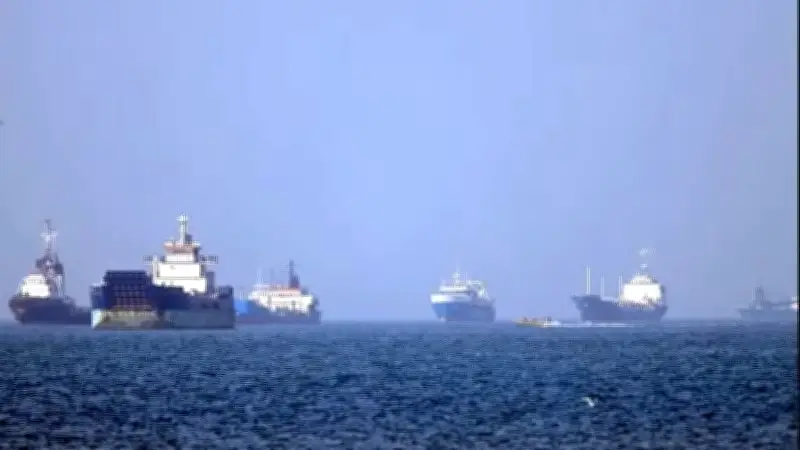 Iran kiểm soát chặt eo biển Hormuz, đàm phán cơ chế hàng hải mới với Oman