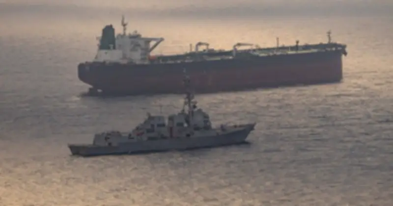Iran tuyên bố buộc tàu chiến Mỹ quay đầu, CENTCOM bác bỏ