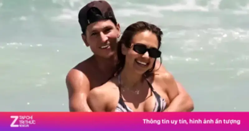 Jessica Alba say đắm bên bạn trai kém 12 tuổi trong kỳ nghỉ Miami