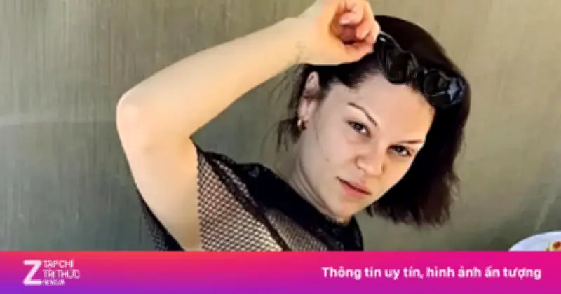 Jessie J xúc động chiến thắng ung thư vú sau gần một năm điều trị