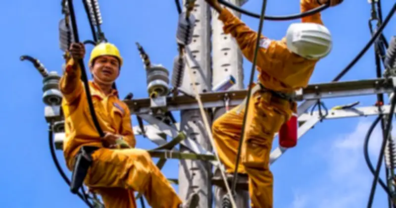 Ký ức thợ điện: Hành trình mang ánh sáng đến thành phố mang tên Bác