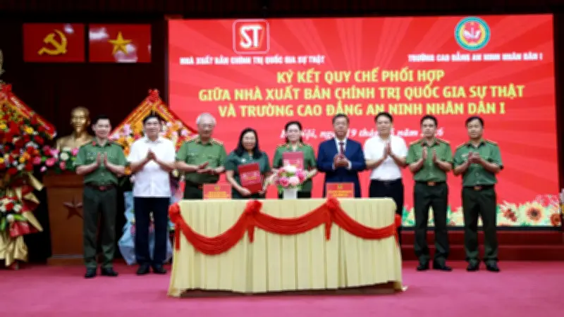 Ký kết quy chế phối hợp giữa Nhà xuất bản Chính trị quốc gia Sự thật và Trường Cao đẳng An ninh nhân dân I