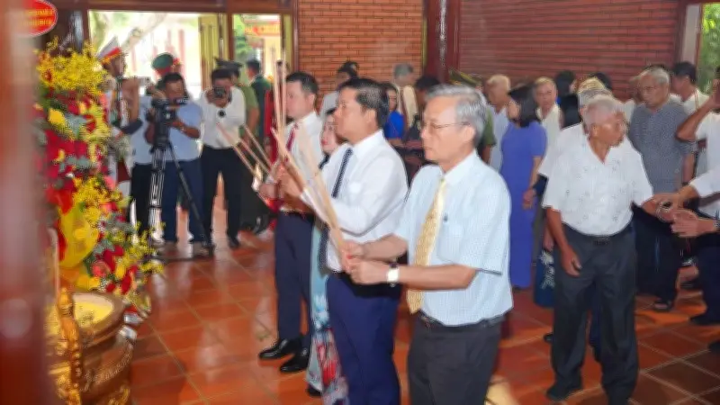 Đắk Lắk tổ chức lễ dâng hương kỷ niệm 136 năm ngày sinh Chủ tịch Hồ Chí Minh