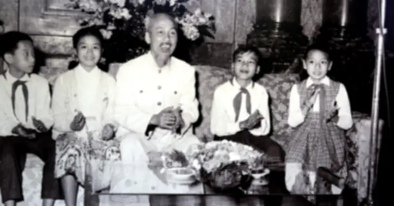Kỷ niệm xúc động của nữ sinh được gặp Bác Hồ ngày đầu năm 1959