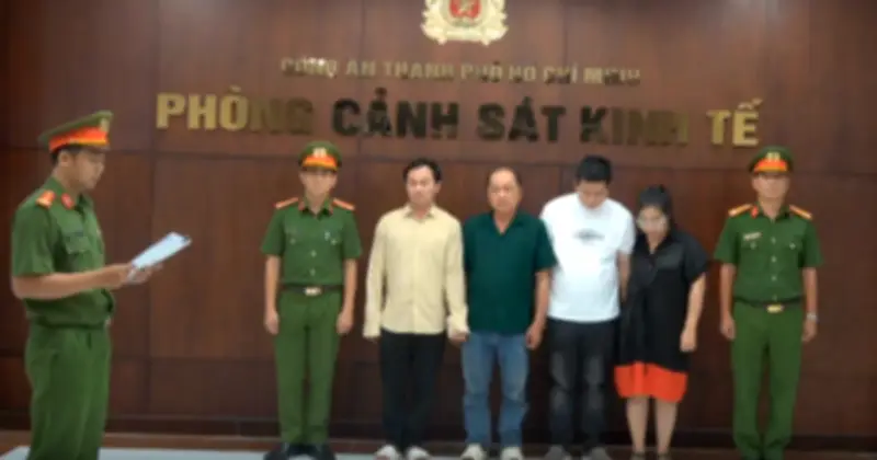 Khởi tố giám đốc cùng 3 nhân viên 'phù phép' axit công nghiệp thành giấm ăn giả Hàn Quốc