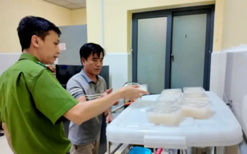 Khởi tố giám đốc sản xuất gần 11.000 hũ yến sào giả