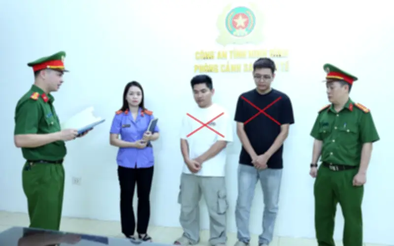 Khởi tố hai đối tượng kinh doanh giày dép giả mạo nhãn hiệu tại Ninh Bình