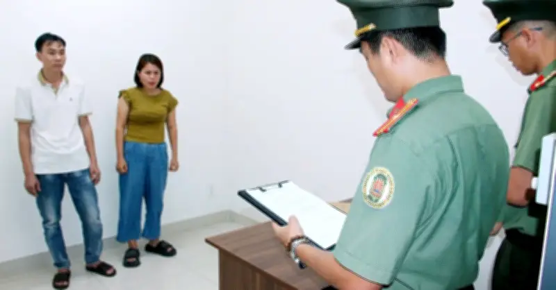 Khởi tố vợ chồng doanh nhân tổ chức cho người khác ở lại Việt Nam trái phép